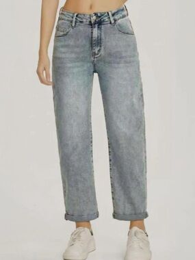 High-Rise Boyfriend Jeans in Light Grey-Blue Wash